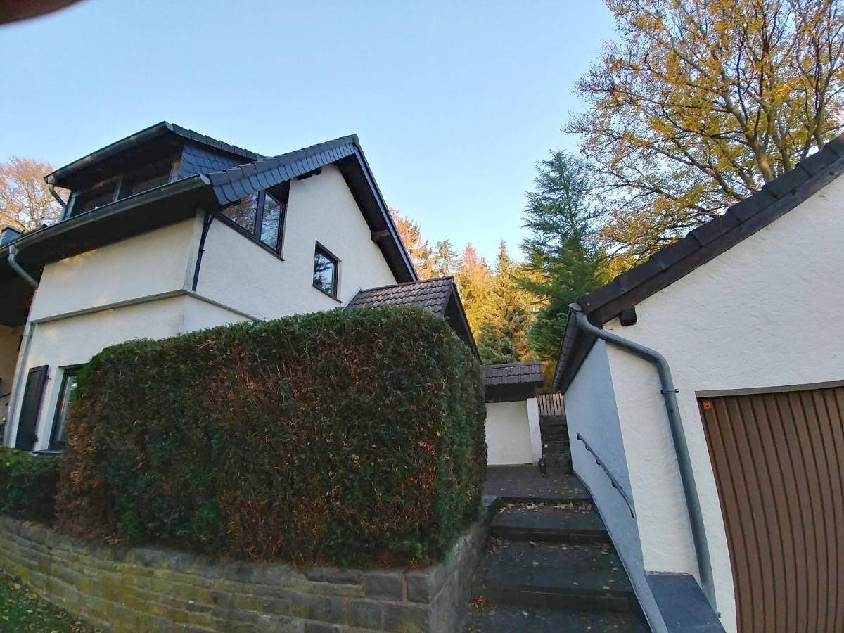 Ganze Wohnung, Apartment with Terrace in Kronenburg, Dahlem