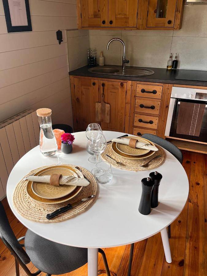 Gîte pour 2 personnes, avec jardin ainsi que vue et terrasse à Lucinges - 4