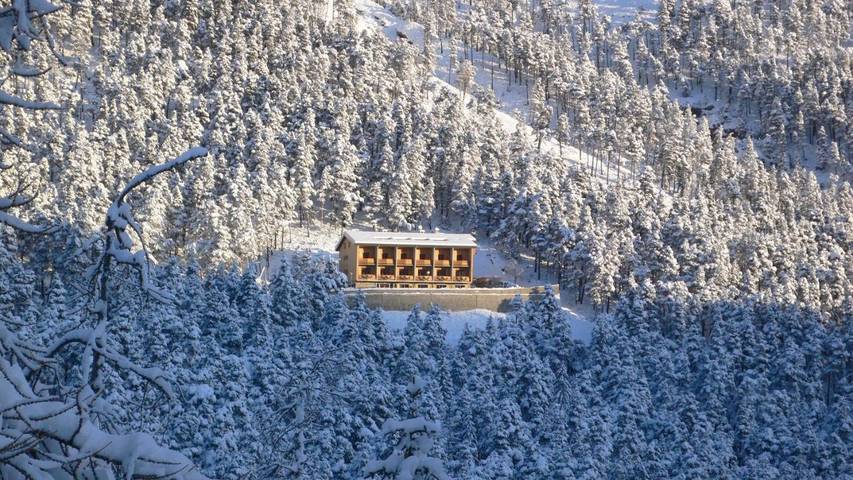 Location de vacances pour 2 personnes, avec sauna ainsi que jacuzzi et jardin, animaux acceptés dans Station de La Colmiane - 2