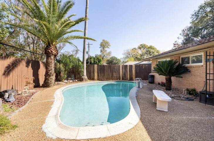 Maison d’hôte pour 2 personnes, avec jardin ainsi que vue et piscine, animaux acceptés à Houston
