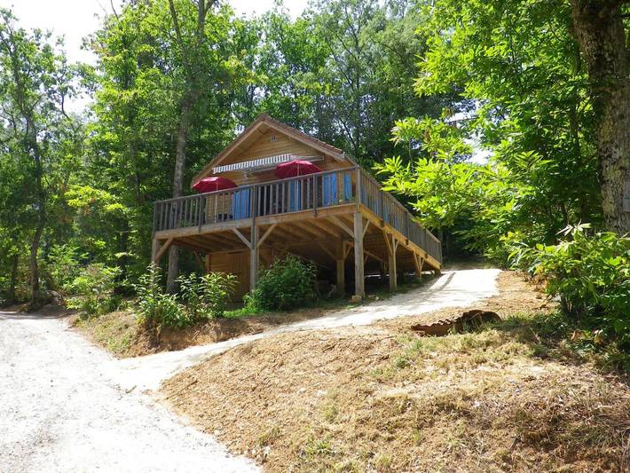 Location de vacances pour 2 personnes, avec Balcon ainsi que Terrasse et Vue à Cazals