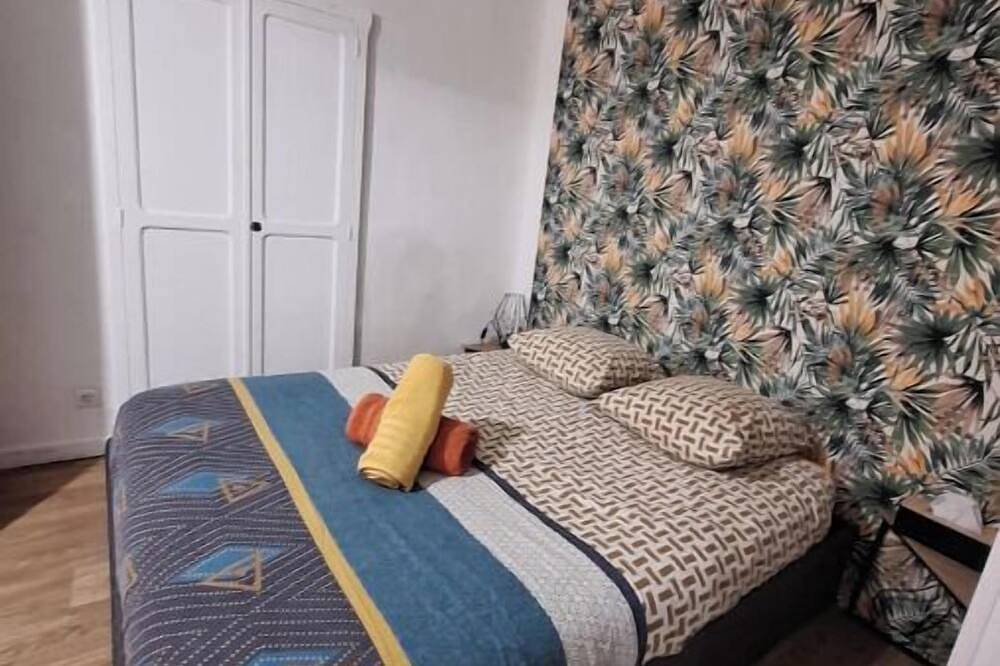 Entire apartment, Charming renovated Medieval village apartment T2, 7km from Menton and its beaches in Gorbio, Nice region