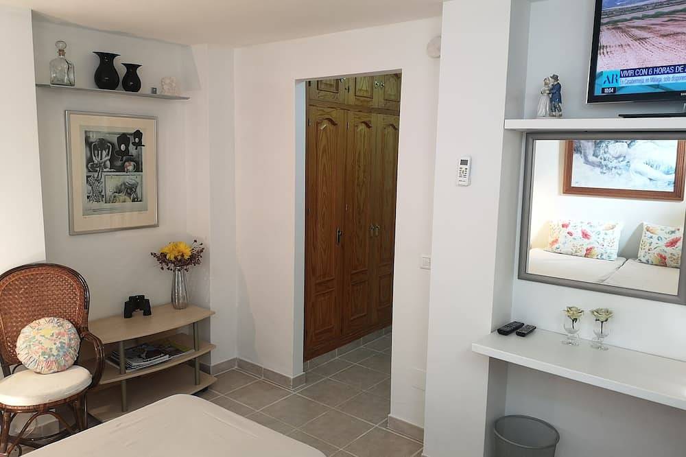 Apartamento entero, Villa Roca, Lejlighed til 2 Personer, 3km til Estepona in Estepona, Costa del Sol