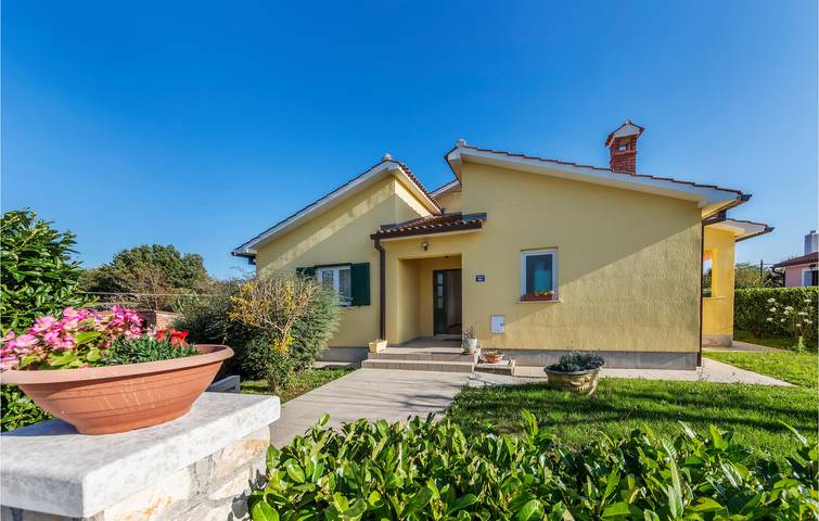 Encantador apartamento de 1 dormitorio con piscina y terraza cerca del centro de la ciudad in Presika, Costa Este de Istria