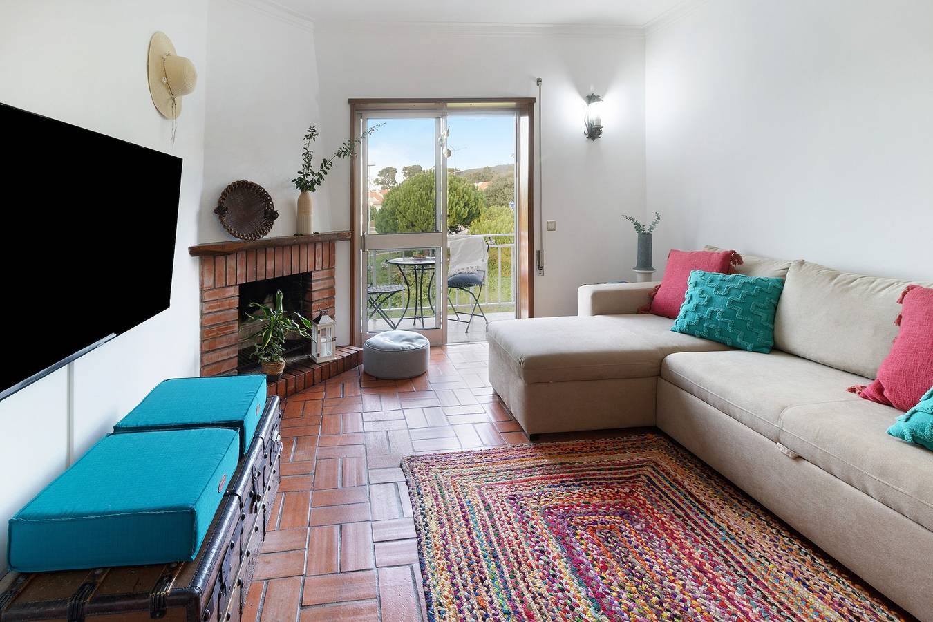 Apartamento inteiro, Apartamento 'Retro Beach House Moledo' com vista para a montanha, Wi-Fi e ar condicionado in Moledo, Distrito de Viana do Castelo