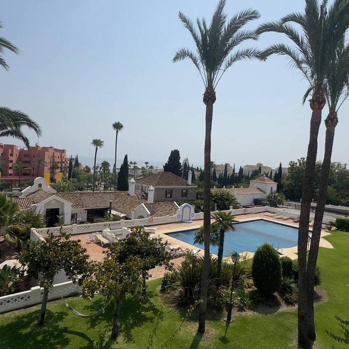 Maison d’hôte pour 2 personnes, avec vue ainsi que piscine et jardin à Estepona