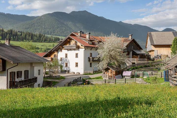 Ferienwohnung für 6 Personen, mit Balkon und Garten sowie Ausblick in Welsberg-Taisten