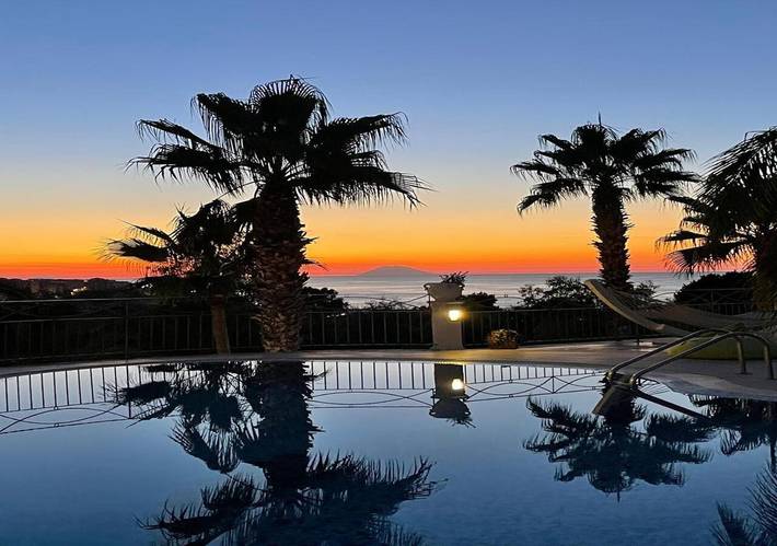 Appartamento per 5 persone, con Idromassaggio e Terrazza nonché Giardino e Piscina a Parghelia