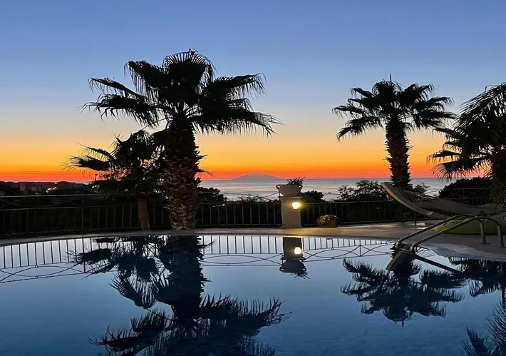 Appart’hôtel pour 4 personnes, avec piscine ainsi que jardin et jacuzzi, adapté aux familles - 1