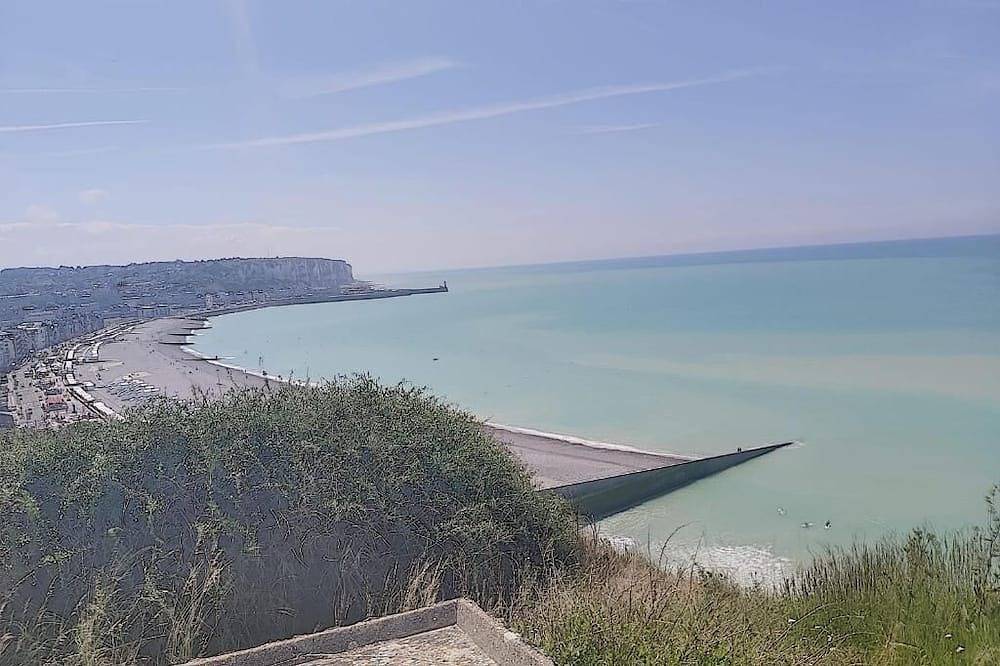 Caprices Ensoleilles Room in Mersoise villa, panoramic view, 300 m from the beach in Mers-les-Bains, Abbeville region
