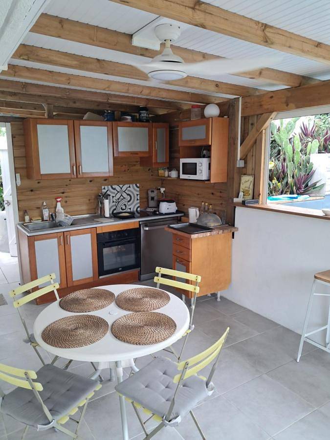 Location de vacances pour 3 personnes, avec piscine ainsi que jardin et vue dans Anse Tarare - 3