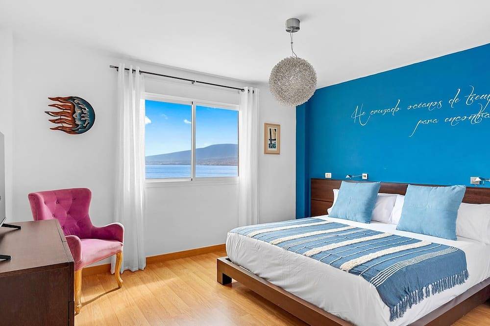 Ganze Wohnung, Frontline Beach Apartment with Terrace in Radazul Bajo, El Rosario