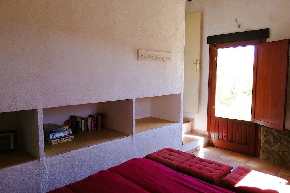 Sun, sea, rest and space on a Finca(farm) 5ha, Casita Uno in el Perelló, Costa Dorada