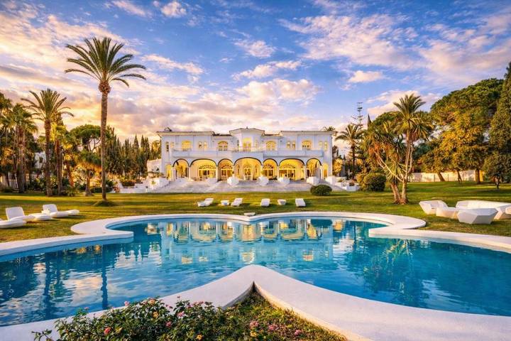 Casa de huéspuedes para 2 personas, con Terraza además de Jardín y Piscina en Nueva Andalucía