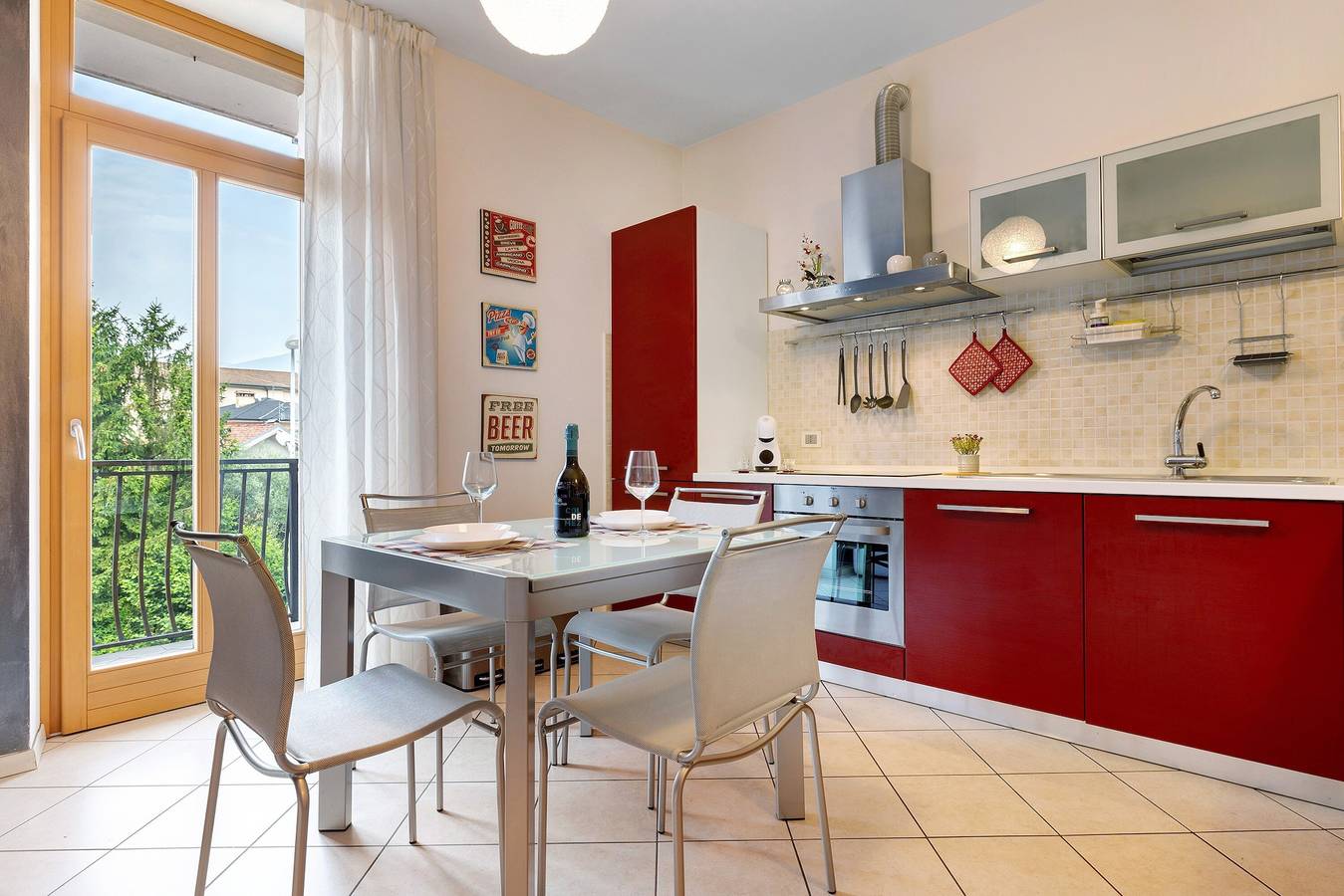 Ganze Wohnung, Ferienwohnung 'Das Rote Haus' mit Bergblick, Balkon und Wlan in Varone, Riva del Garda