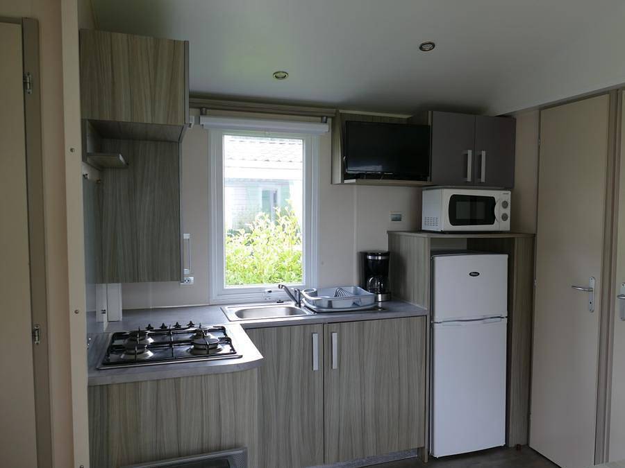 Camping La Corniche - Mobilheim 6 personen - Loggia Eco - 2 Schlafzimmer - Tv in Plozévet, Côte de Cornouaille