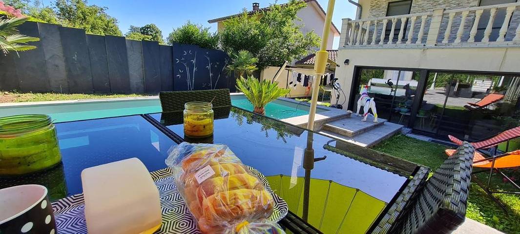 Villa pour 4 personnes, avec Balcon et Terrasse ainsi que Piscine et Sauna