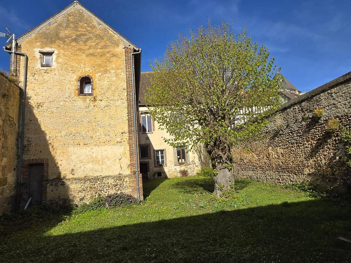 Appartement entier, Monument historique rénové avec goût et jardin in Verneuil-sur-Avre, Région d'Évreux