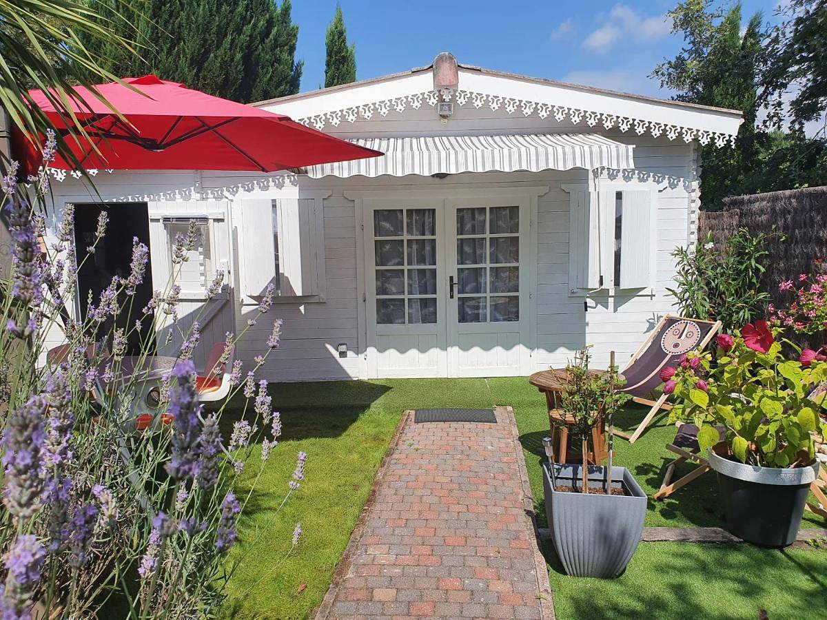 Chalet Cosy climatisé, piscine, terrasse et jardin privè in Audenge, Région d'Arcachon