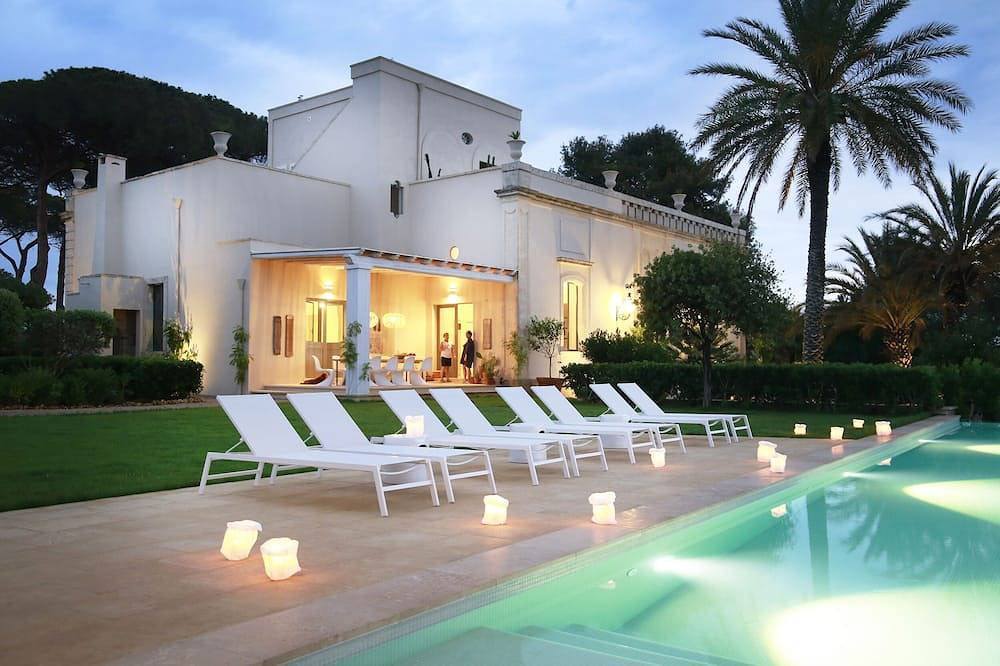 Luxus-Designer-Villa mit Infinity-Pool, herrlicher Aussicht im Herzen Apuliens in Campi Salentina, Lecce Provinz