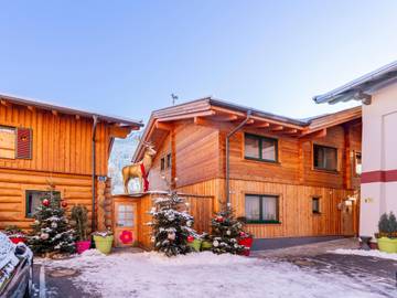 Chalet für 32 Personen, mit Whirlpool und Sauna sowie Terrasse, mit Haustier im Salzburger Land