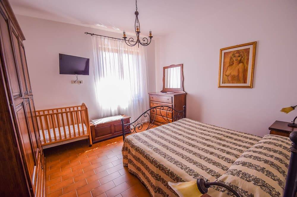 Villa mit umzäuntem Garten, privatem Pool und Klimaanlage, 1 km von Dorf in Avigliano Umbro, Terni Provinz