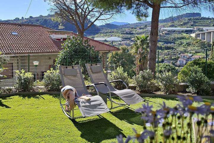 Ferienwohnung für 4 Personen, mit Garten in Bordighera