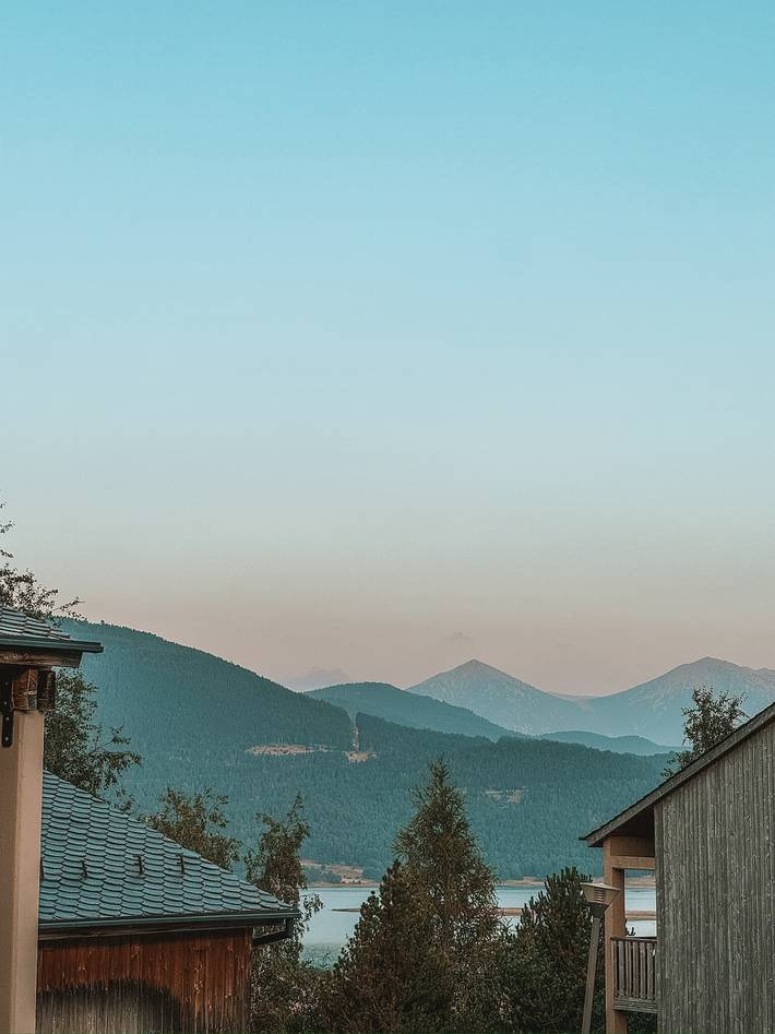 Location de vacances pour 4 personnes, avec balcon et vue sur le lac à Les Angles