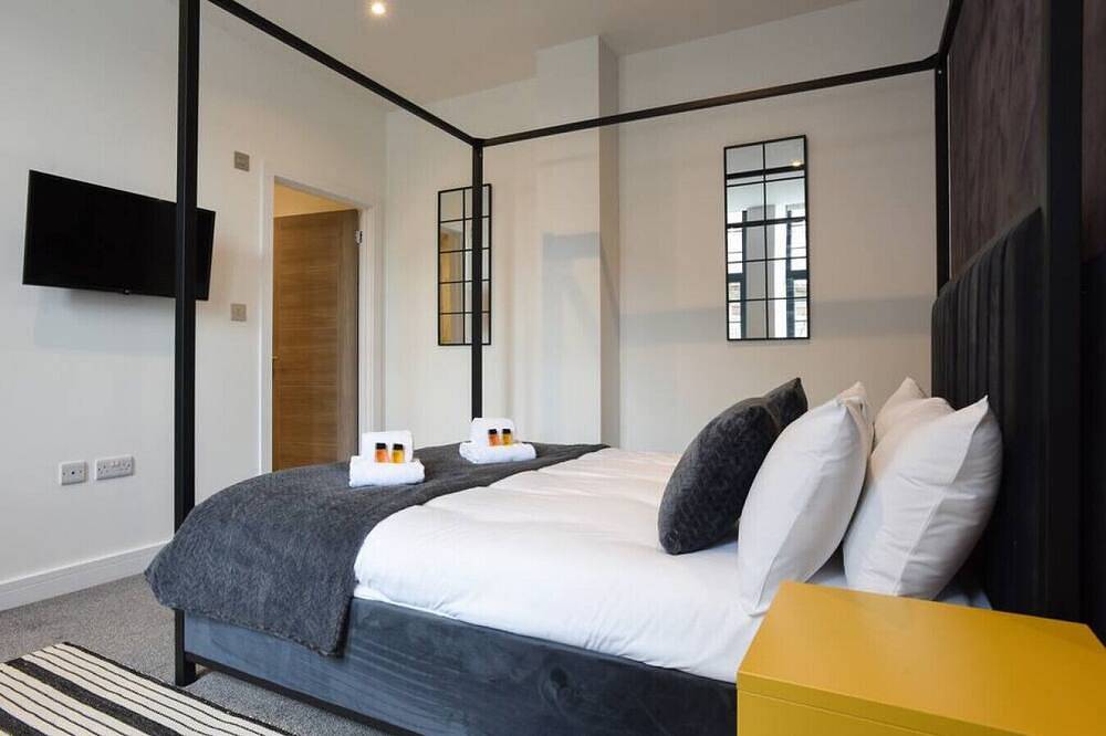 Ganze Wohnung, Cell Block 8 | Prison Flat | Sleeps 7 | with Parking in Portsmouth, Südostengland