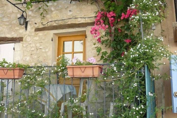Gîte pour 4 personnes, avec terrasse à Le Chaffaut-Saint-Jurson
