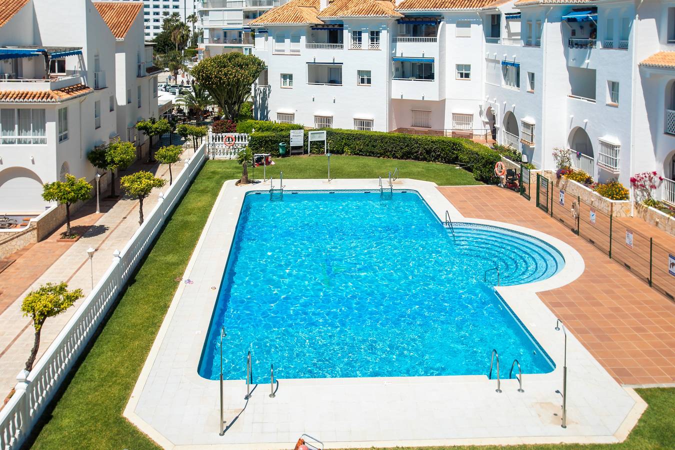 Entire apartment, Luxury Sea View Apartment with Pool, Wi-Fi & Terrace in Nerja Centre, Nerja