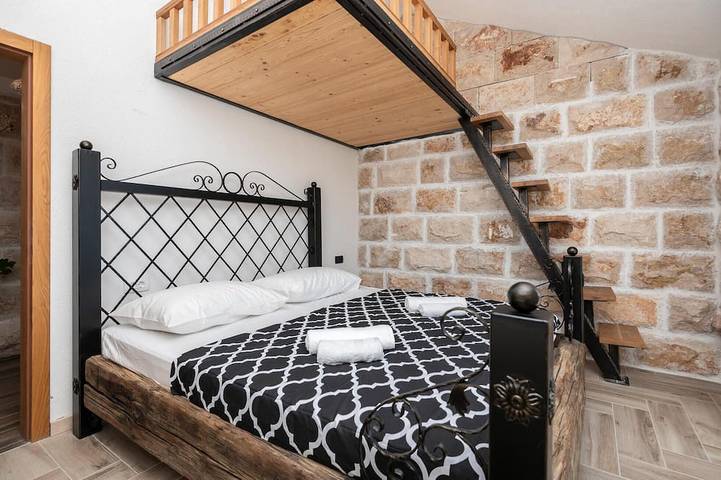Awesome home in Cista Provo in Cista Provo, Makarska Riviera