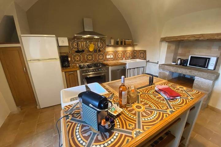 Gîte pour 7 personnes, avec Jacuzzi et Jardin ainsi que Piscine et Sauna