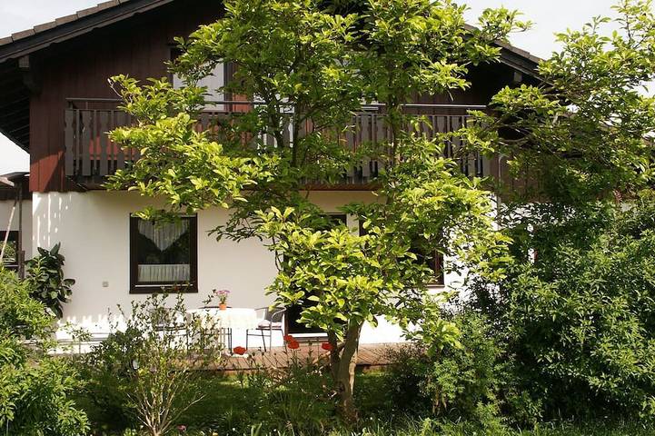 Ferienhaus für 5 Personen, mit Balkon und Whirlpool sowie Garten in Edertal