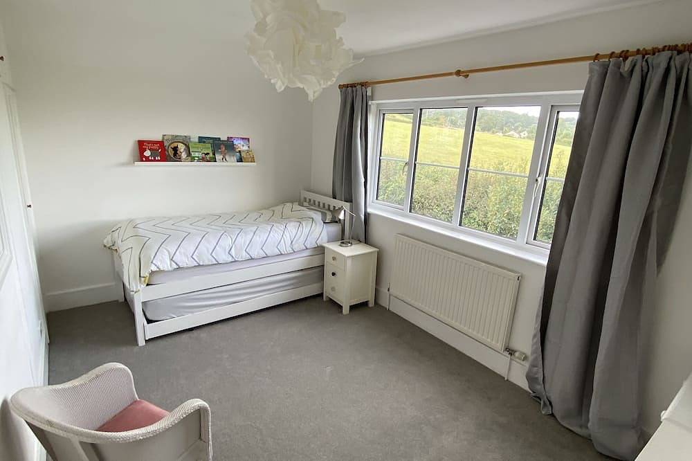 Cottage with sea and countryside views - sleeps 6 in Charmouth, Dorset