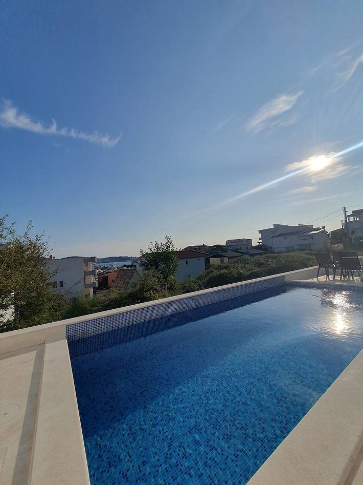 Ferienwohnung für 4 Personen, mit Balkon und Terrasse sowie Ausblick in Montenegro - 3