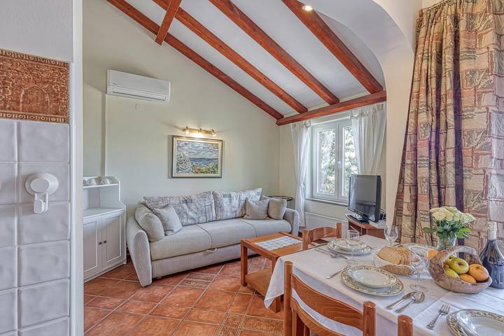 Ganze Wohnung, Valdarke Sea View Apartment /w Balcony in Lošinj (Kvarner Bucht)