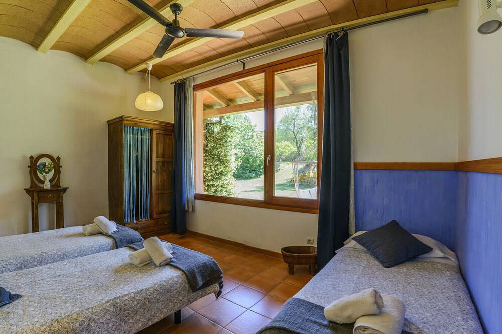 Casa rural con piscina en interior Costa Brava in Lladó, Alt Empordà