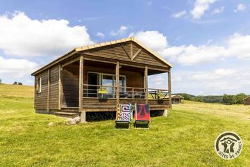 Gîte pour 5 personnes, avec piscine ainsi que terrasse et jacuzzi, animaux acceptés à Camon