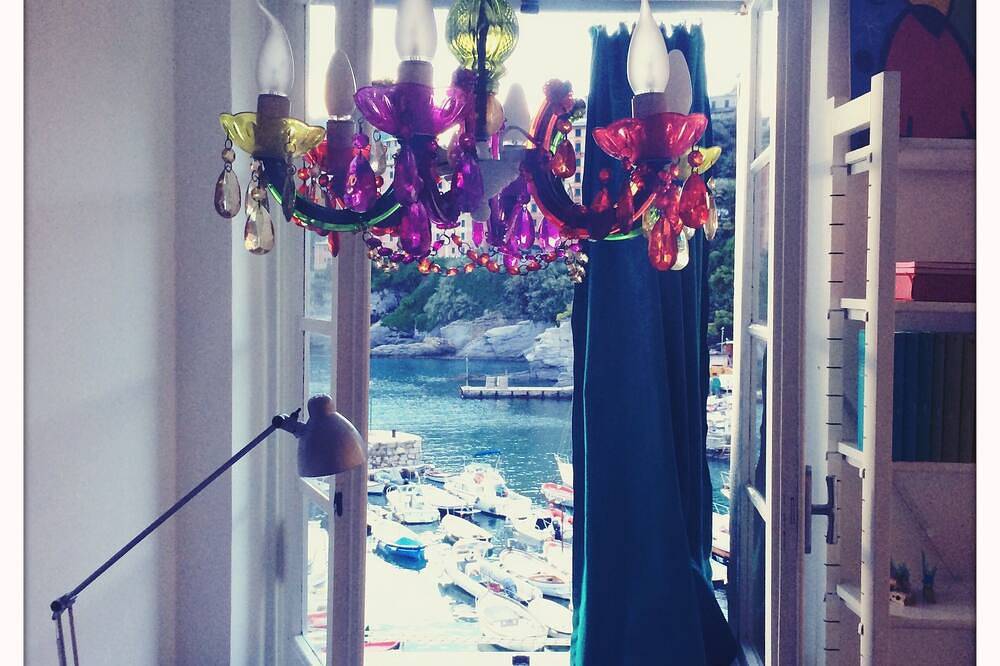 Entire apartment, Camogli - Charming Apartment Right Over the Sea in Camogli, Riviera di Levante