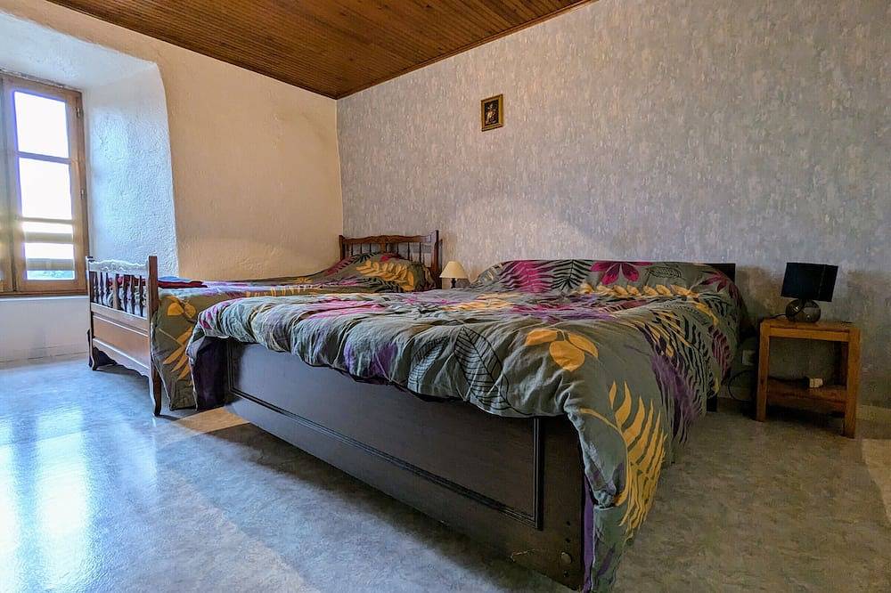 Gîte familial en Haute-Loire avec terrain clos, à proximité de l'Ardèche et des stations de ski in Freycenet-la-Tour, Mézenc