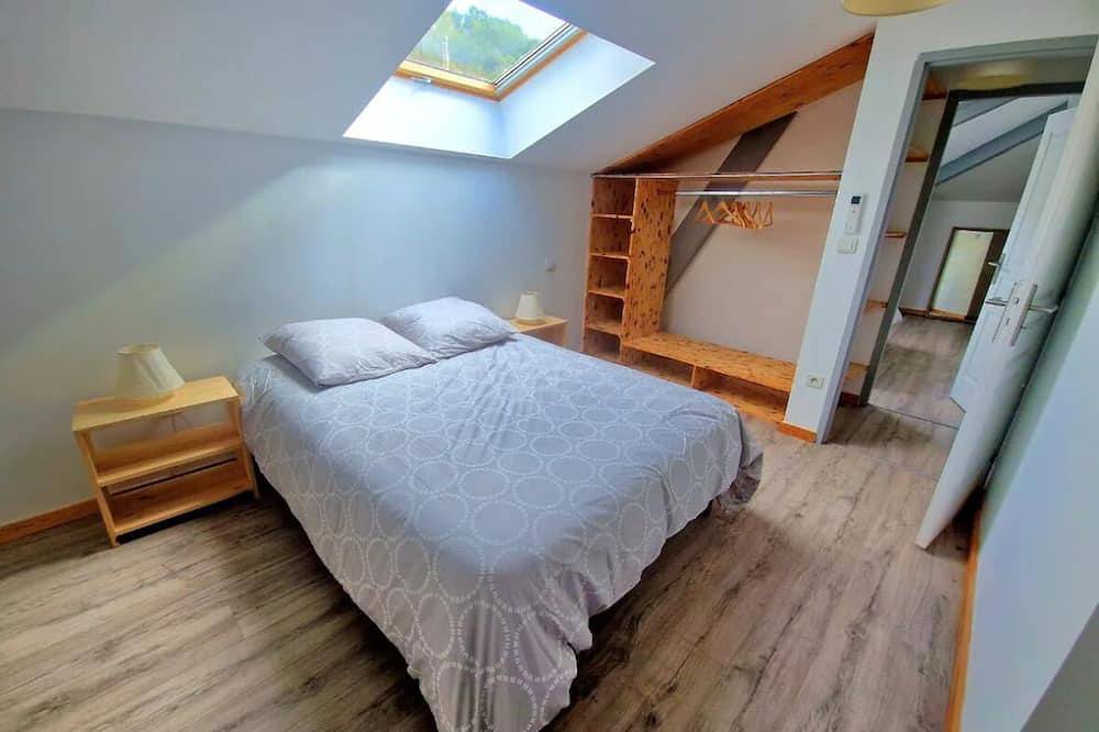 Near Bordeaux center: town house + parking space in Cenon, Bordeaux region