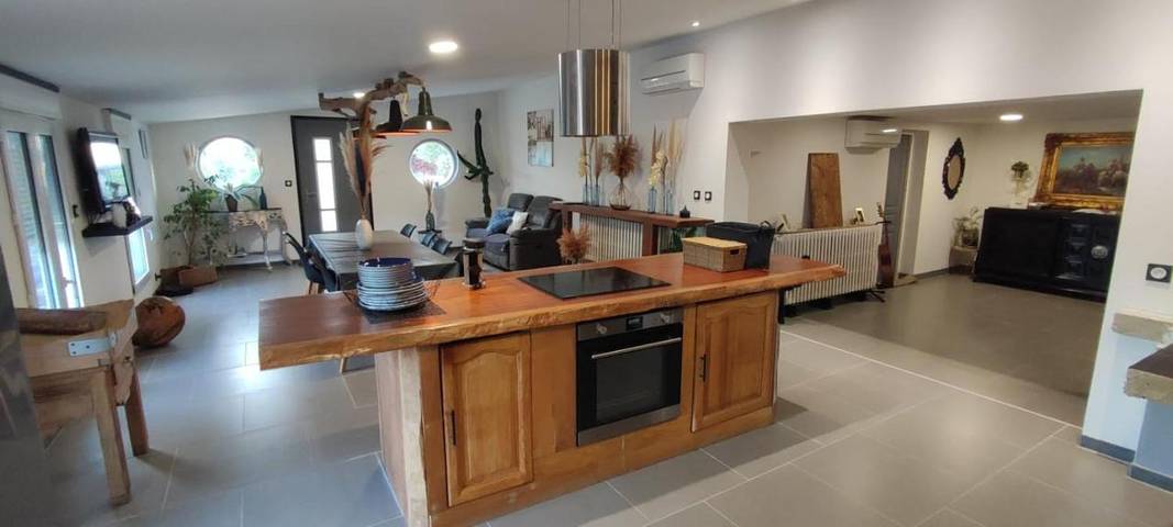 Location de vacances pour 8 personnes, avec jardin et vue ainsi que piscine et terrasse, animaux acceptés à Thézan-lès-Béziers - 4