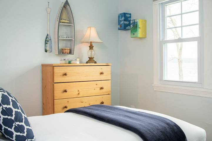 Vacation rental for 10 people, with yard in Cayuga Lake