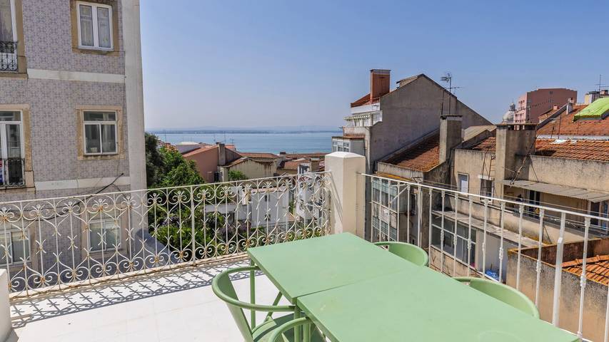 Holiday rental for 6 people, with terrace and ocean view in Lisbon