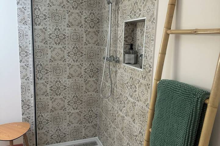 Nature-themed vacation rental with a private spa and fully air-conditioned pool in Saint-Astier, Región de Marmande