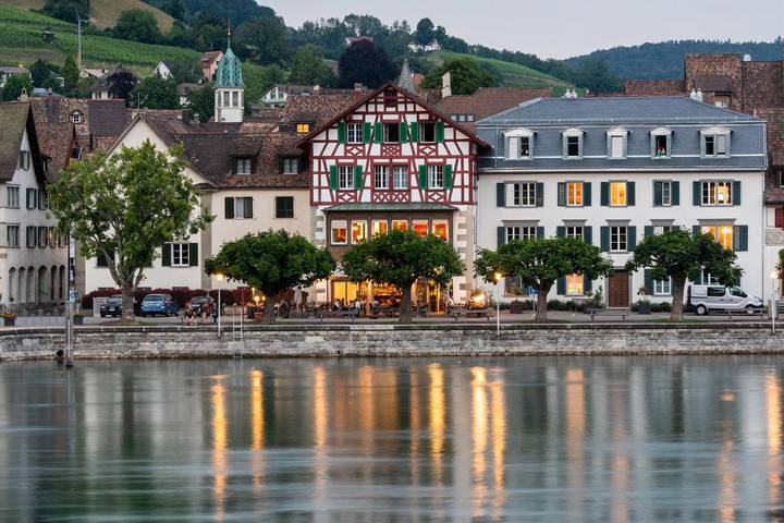 Hotel, mit Terrasse