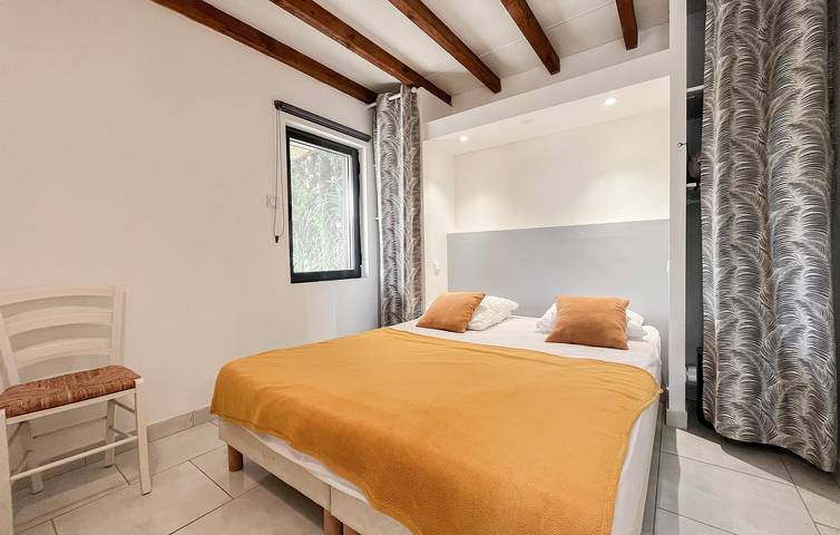 Reizende Ferienwohnung mit Pool, Terrasse und WLAN in Eyragues, Arles und Umgebung