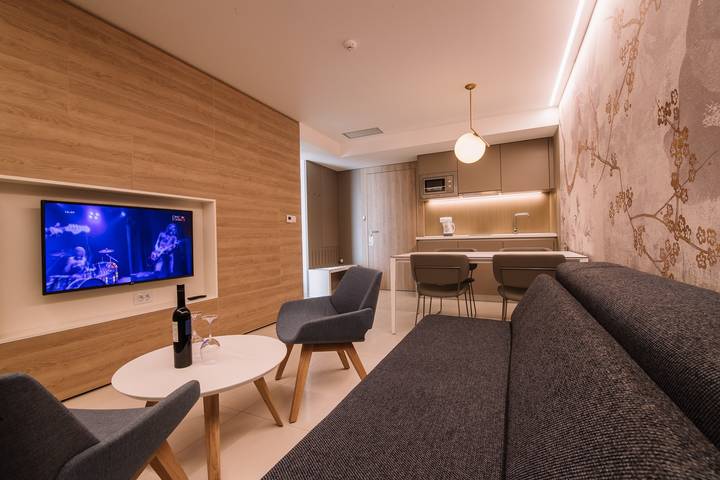 Vakantiewoning voor 4 personen, met zwembad en balkon/terras in Novalja