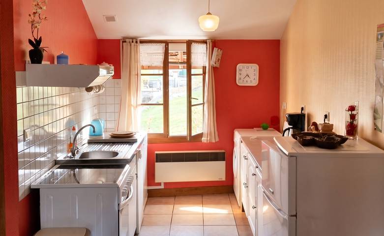 Appartement entier, Appartement confortable à Mesnay - 70 m² - Balcon privé in Mesnay, Jura Francais